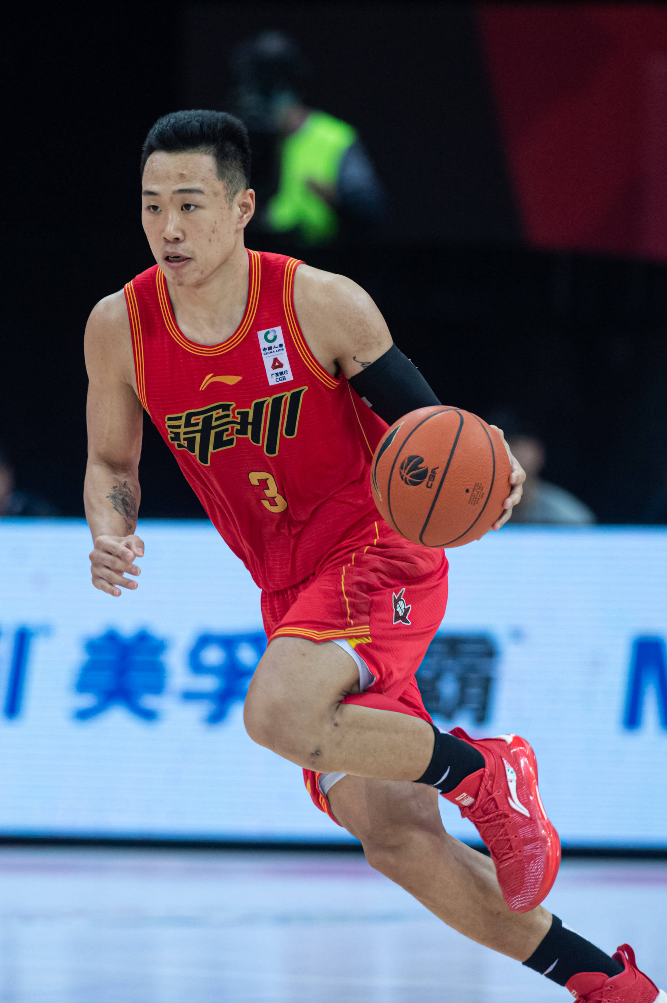 xining),1997年1月22日出生于山东省济南市,中国篮球运动员,场上司职