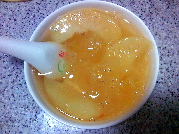 冰糖梨子焖银耳