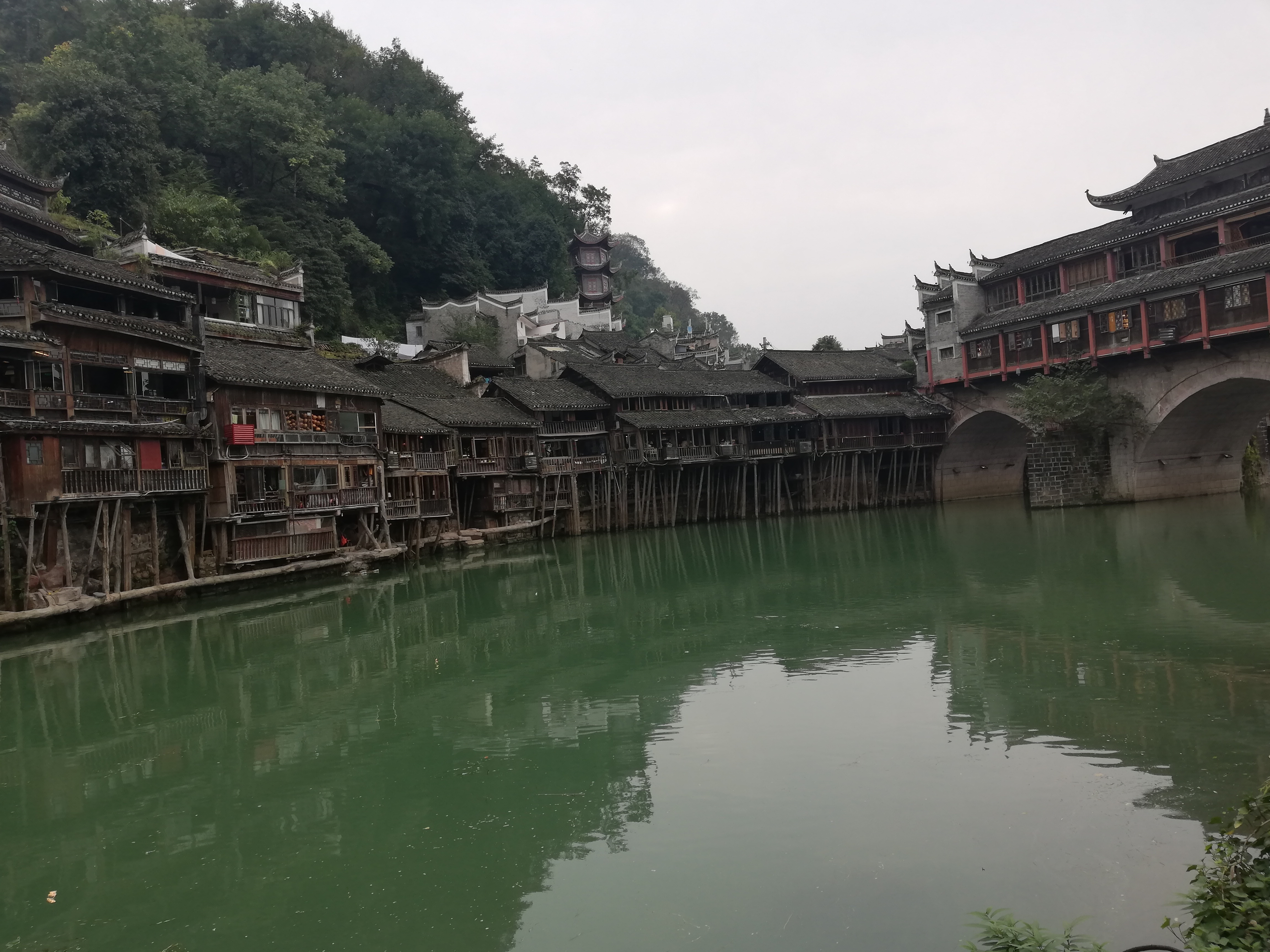  p>凤凰古城景点,是 a target="_blank" href="/item/国家历史文化