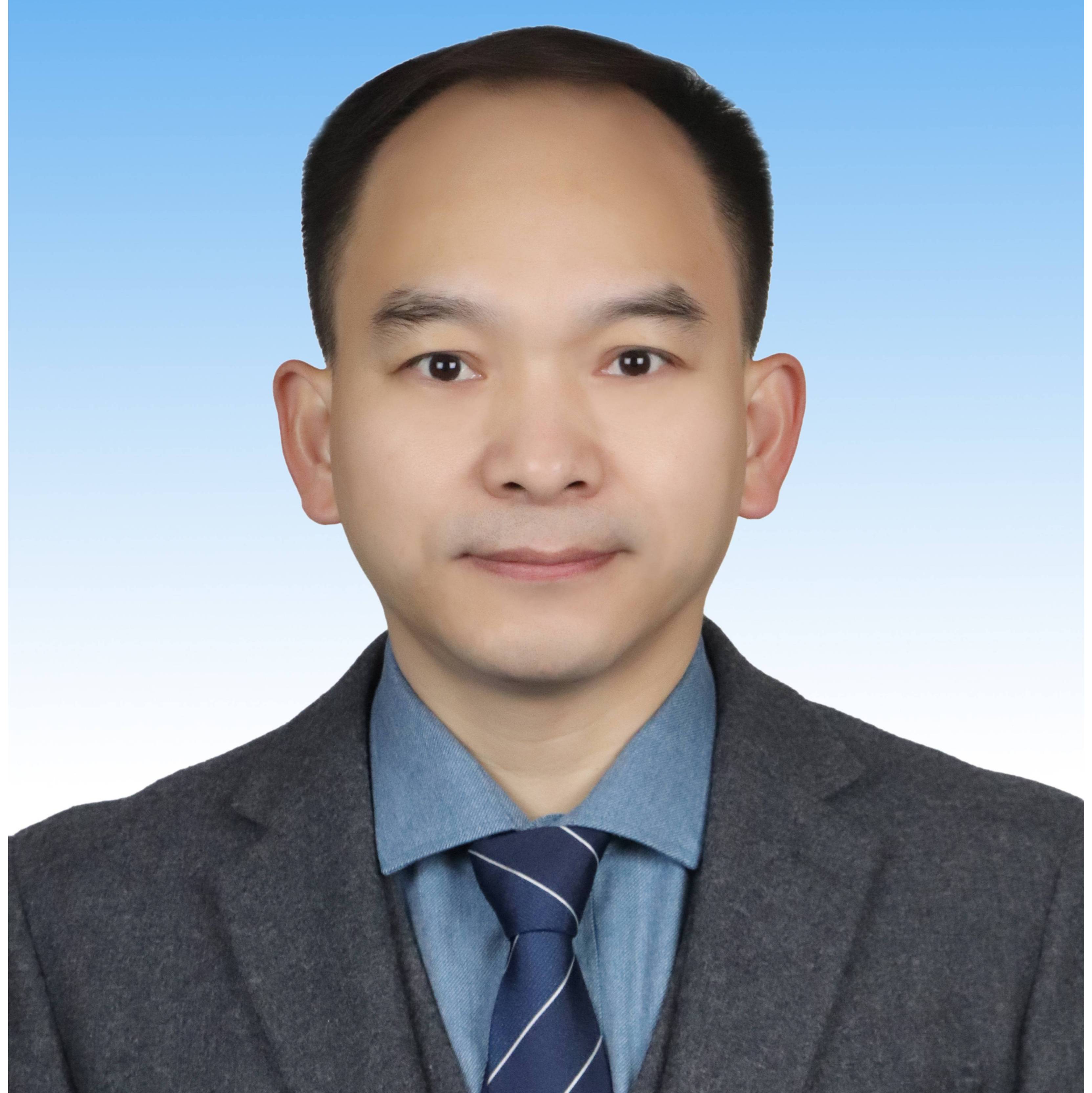 毕业于复旦大学化学系,现为武汉工程大学化工与制药学院制药系教授