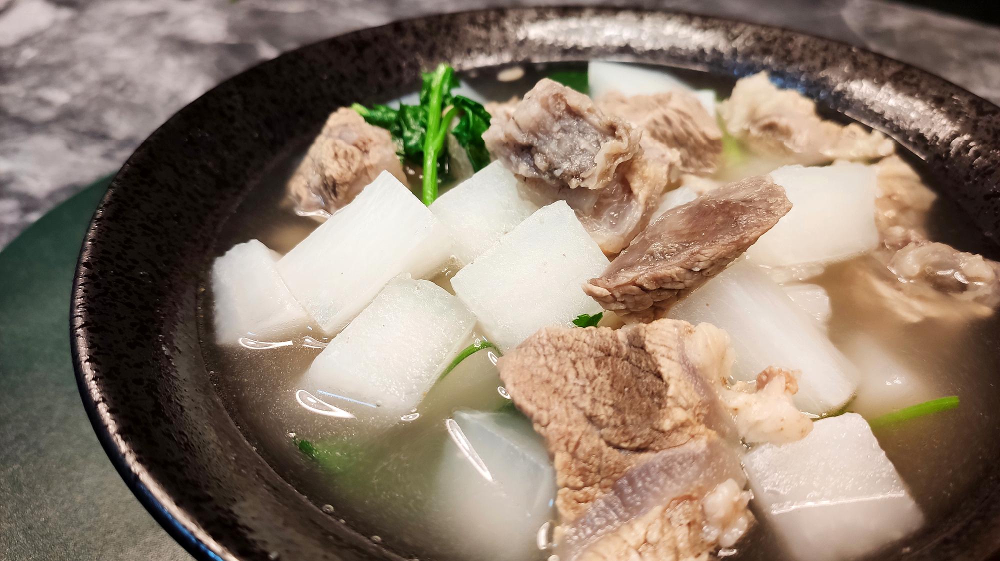 白萝卜牛展汤