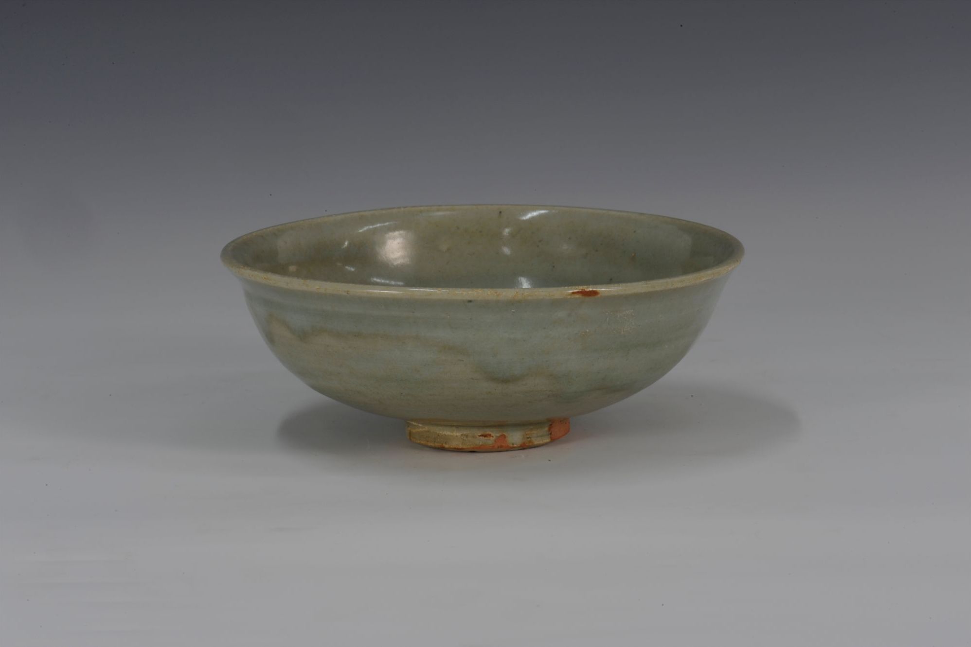 元代龙泉窑青釉印花瓷碗