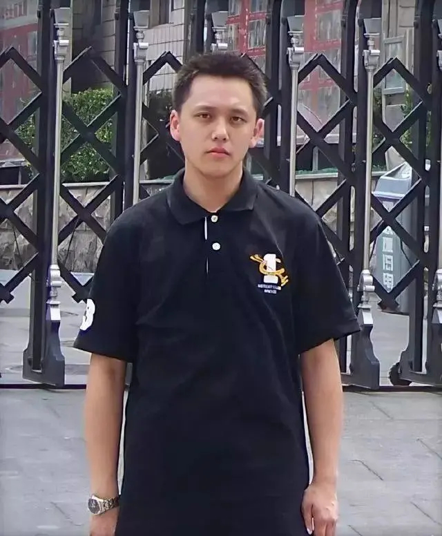 翁斐然