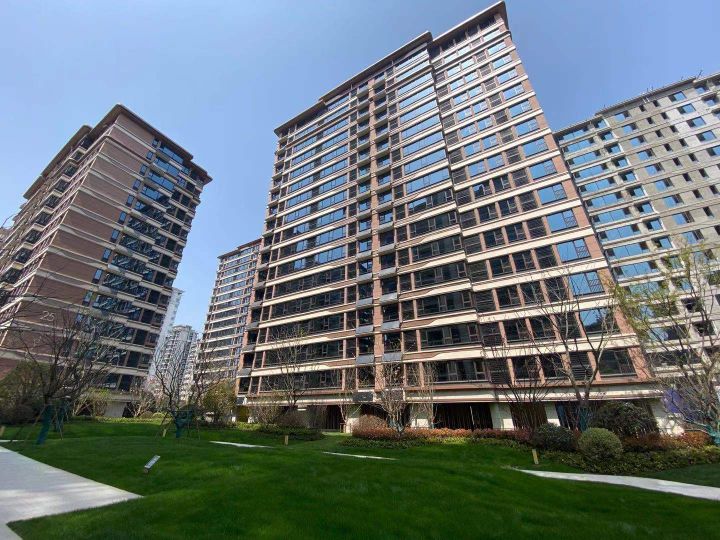  p>龙湖天境,项目位于合肥市蜀山区振兴路与宝月路交口,大蜀山,董铺湖