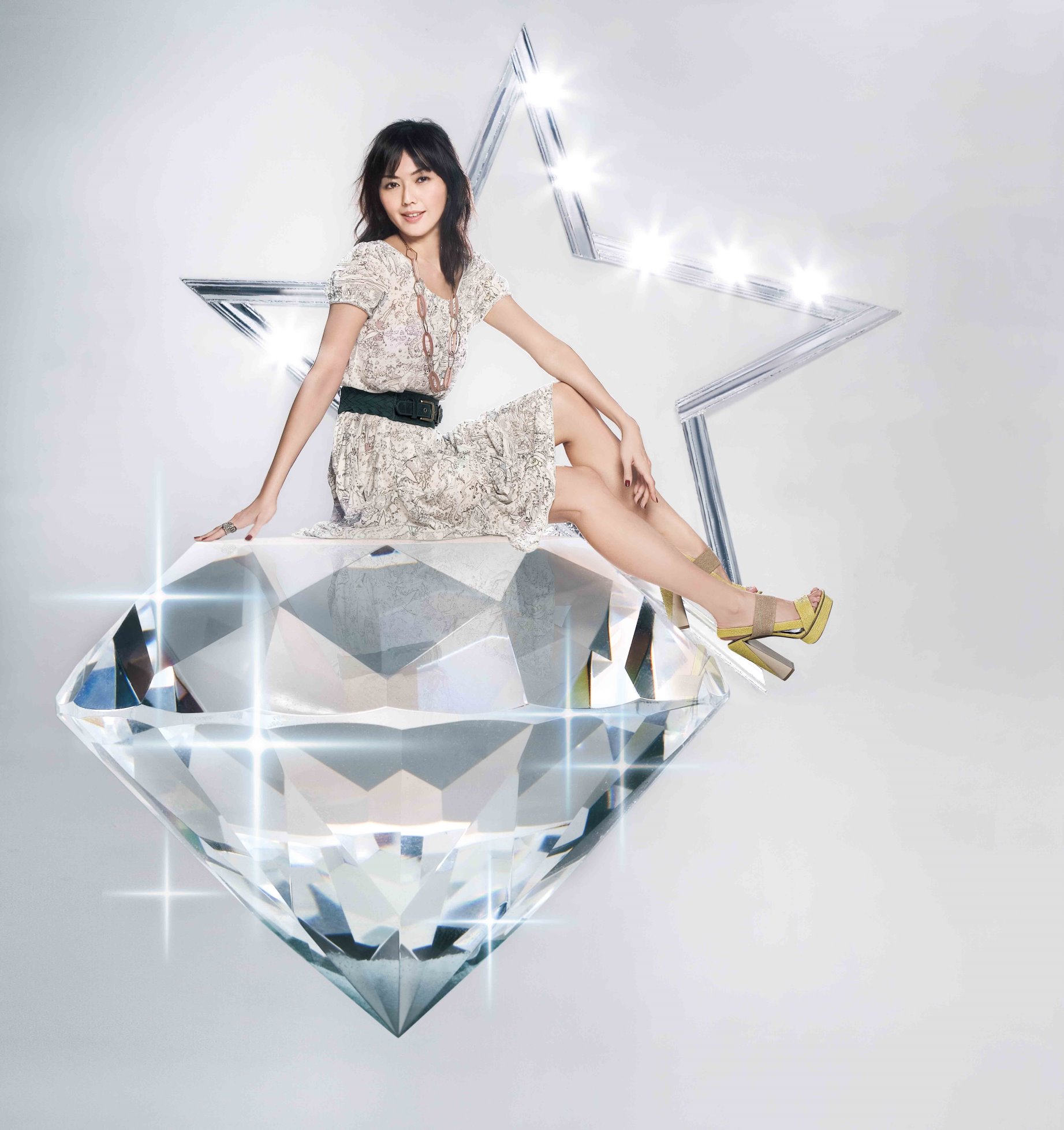  p>孙燕姿(stefanie sun),1978年7月23日出生于新加坡,祖籍中国广东省