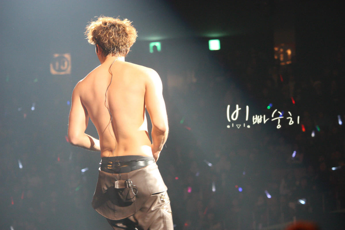  p>郑智薰(rain),1982年6月25日出生于韩国首尔,韩国流行男歌手,演员