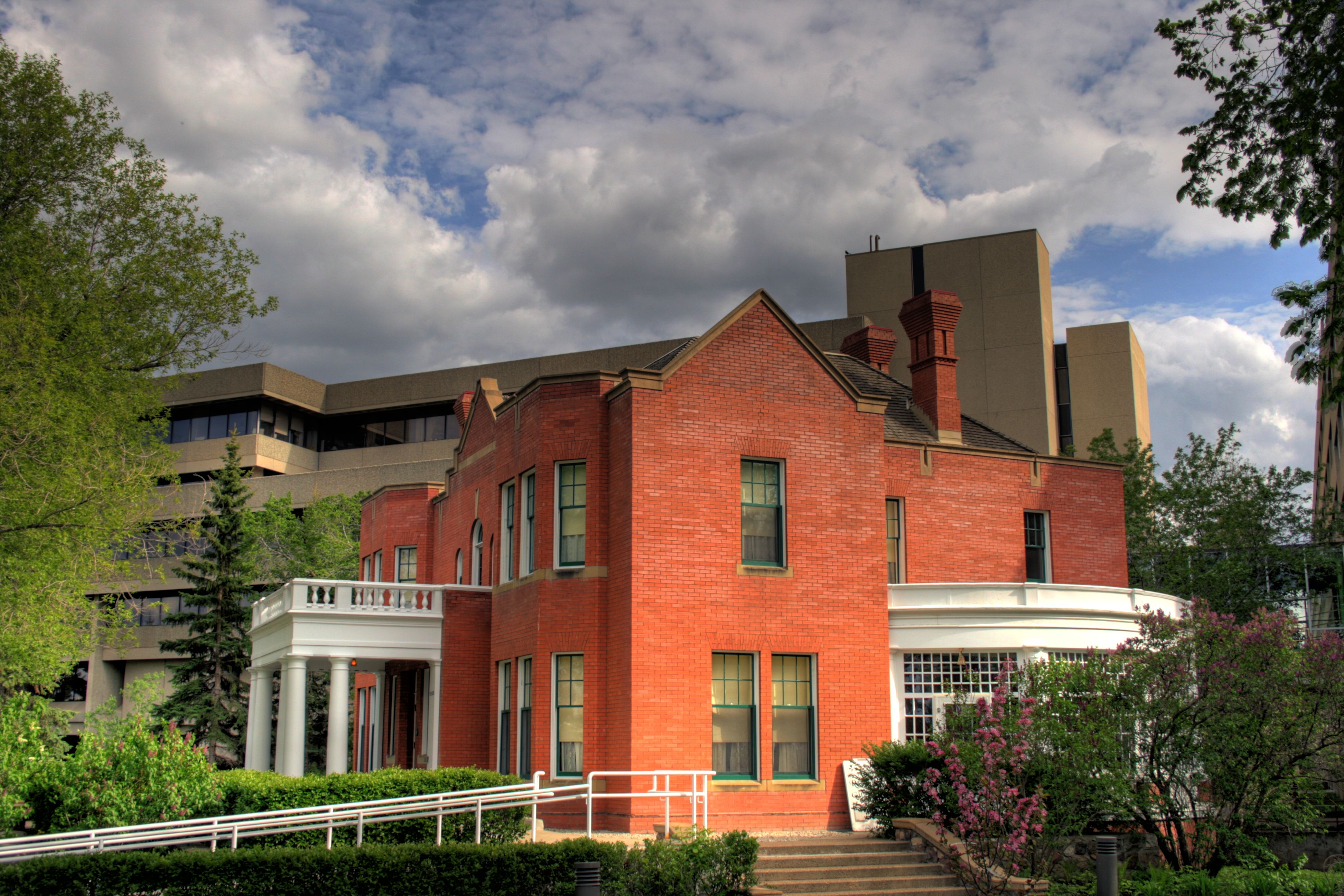  p>阿尔伯塔大学(university of alberta),简称ua,始建于1908年,是