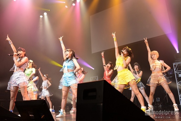 是日本演艺公司艾回通过首次偶像选秀活动,组成的全新少女团体"super