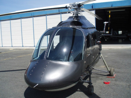 蜂鸟直升机的传输系统,燃料系统和电子仪器仪表都是严格按照美国联邦