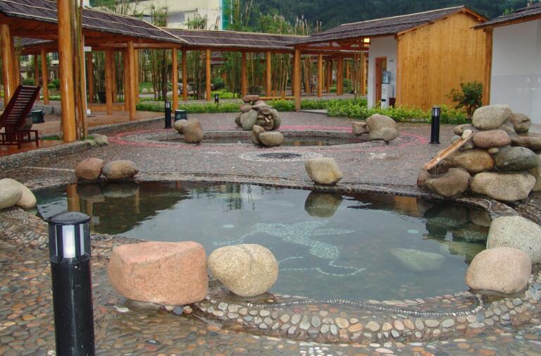  p data-id="gnx62kjkjq">汝城温泉·福泉山庄,坐落在由 a target="