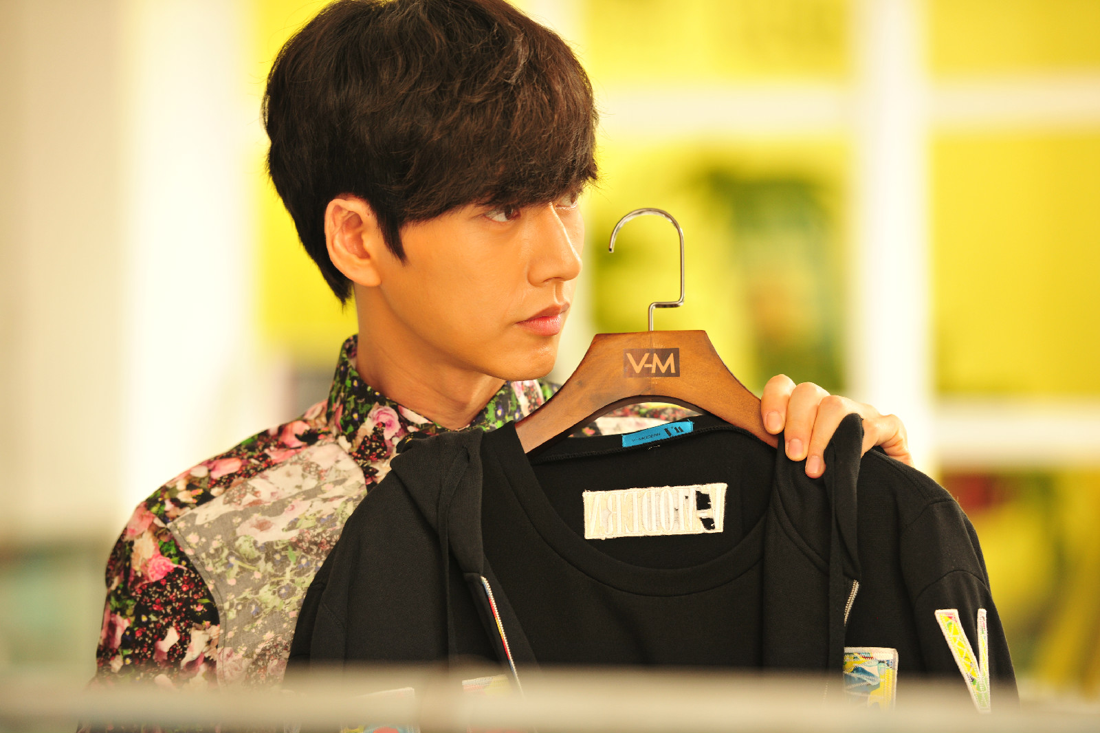 rv4e">韩国明星艺人 a target="_blank" href="/item/朴海镇/1747799"