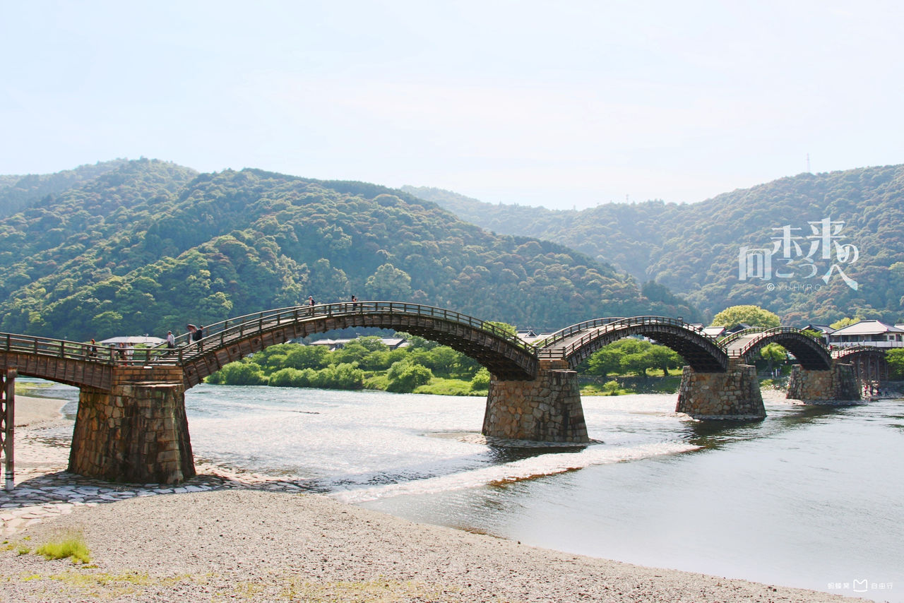  p>锦带桥(kintaikyo bridge)是一座横跨锦川的五拱桥,被列为 a