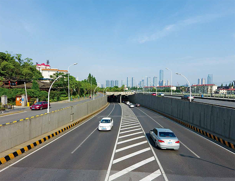  p>营盘路隧道(yingpan tunnel)是中国 a href="#" data-lemmaid="