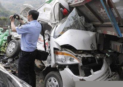 发生两起交通事故,共造成12人死亡19人受伤