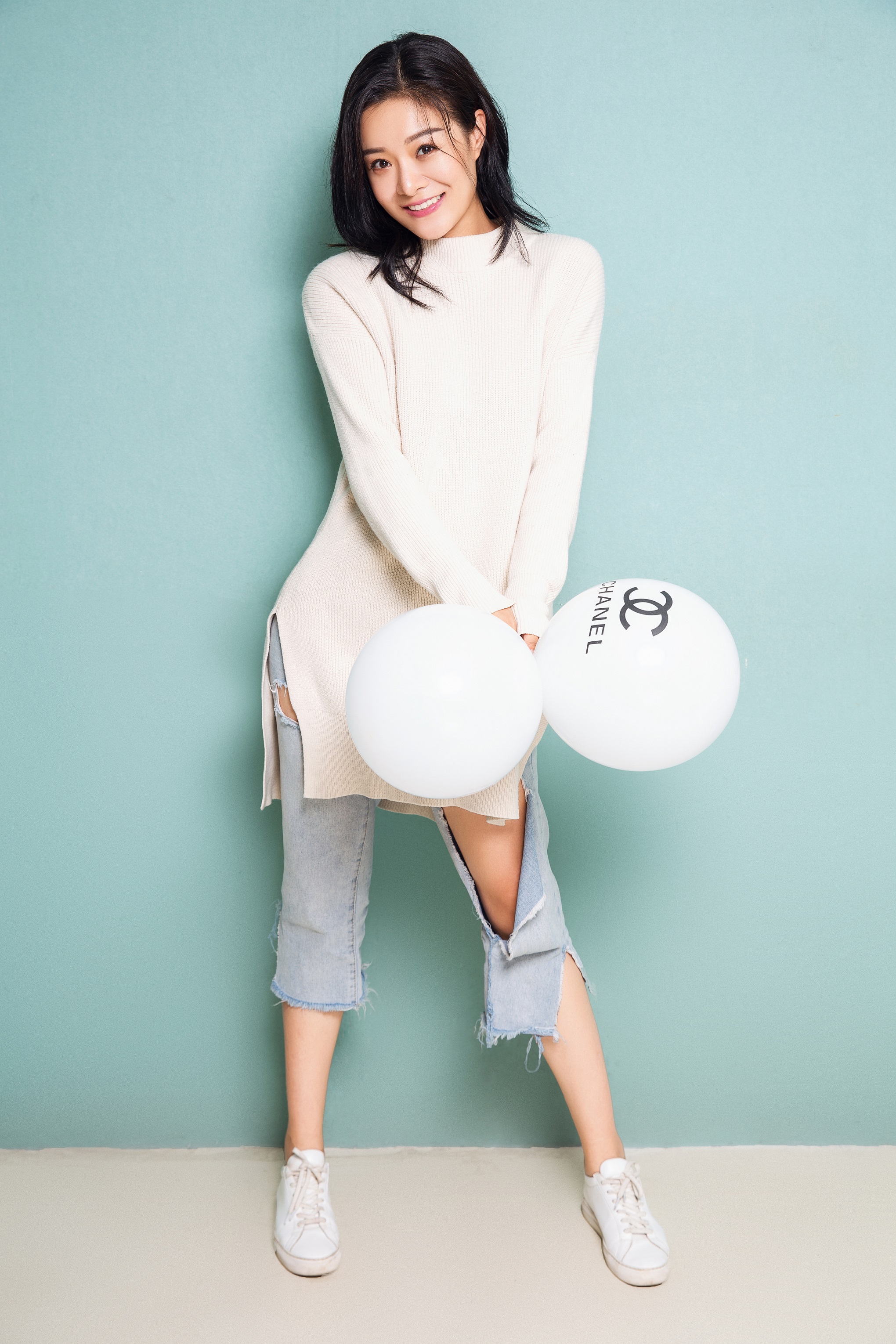 9zfzm">李思思是一名 a target="_blank" href="/item/演员/3106682"