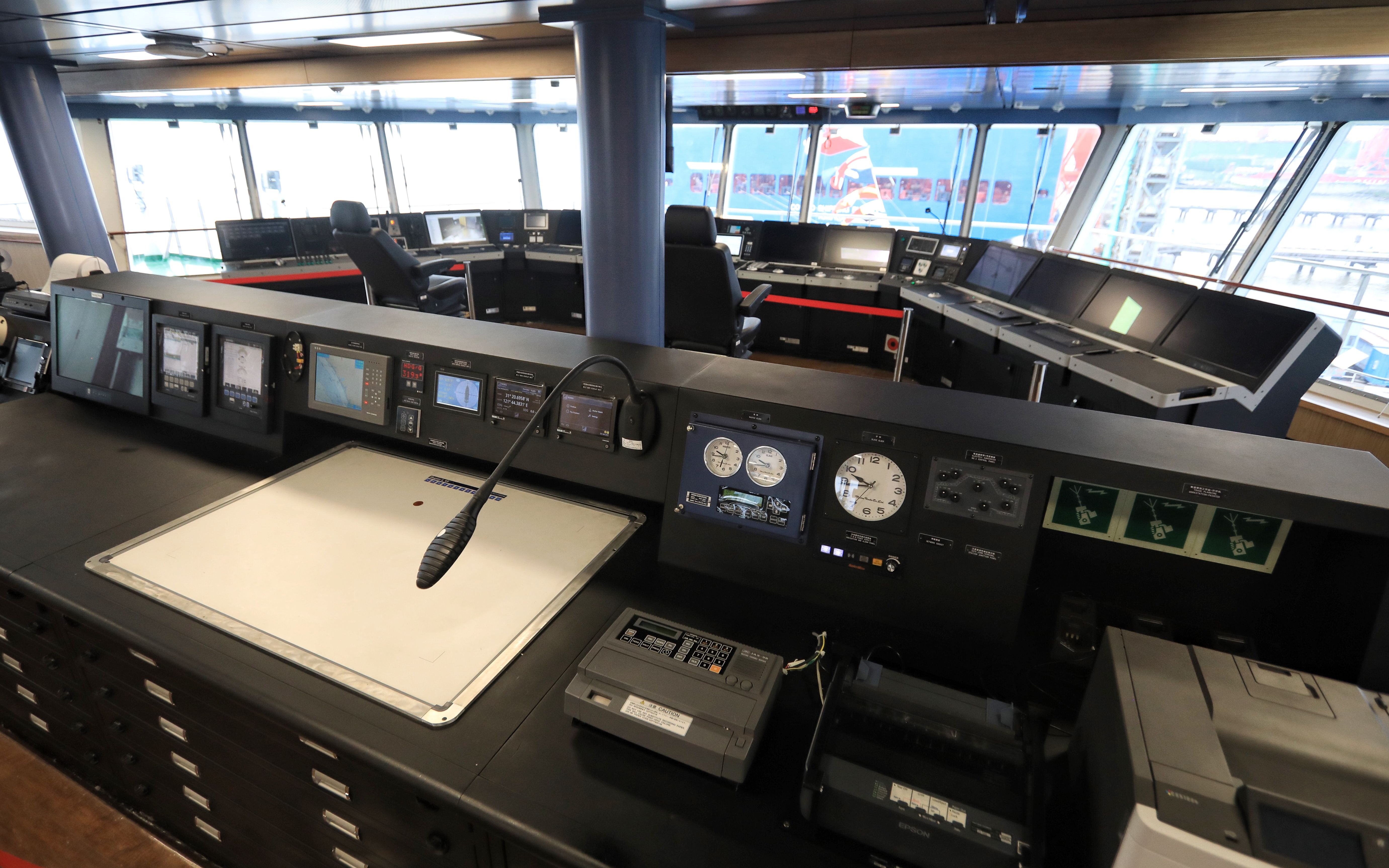 "雪龙二"号极地科学考察破冰船