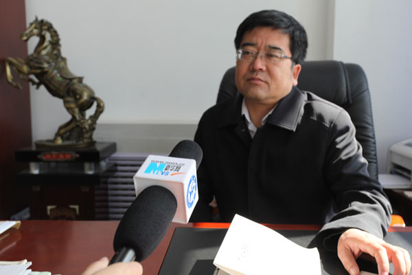 甘肃省平凉市华亭县西郊小学校长马平英