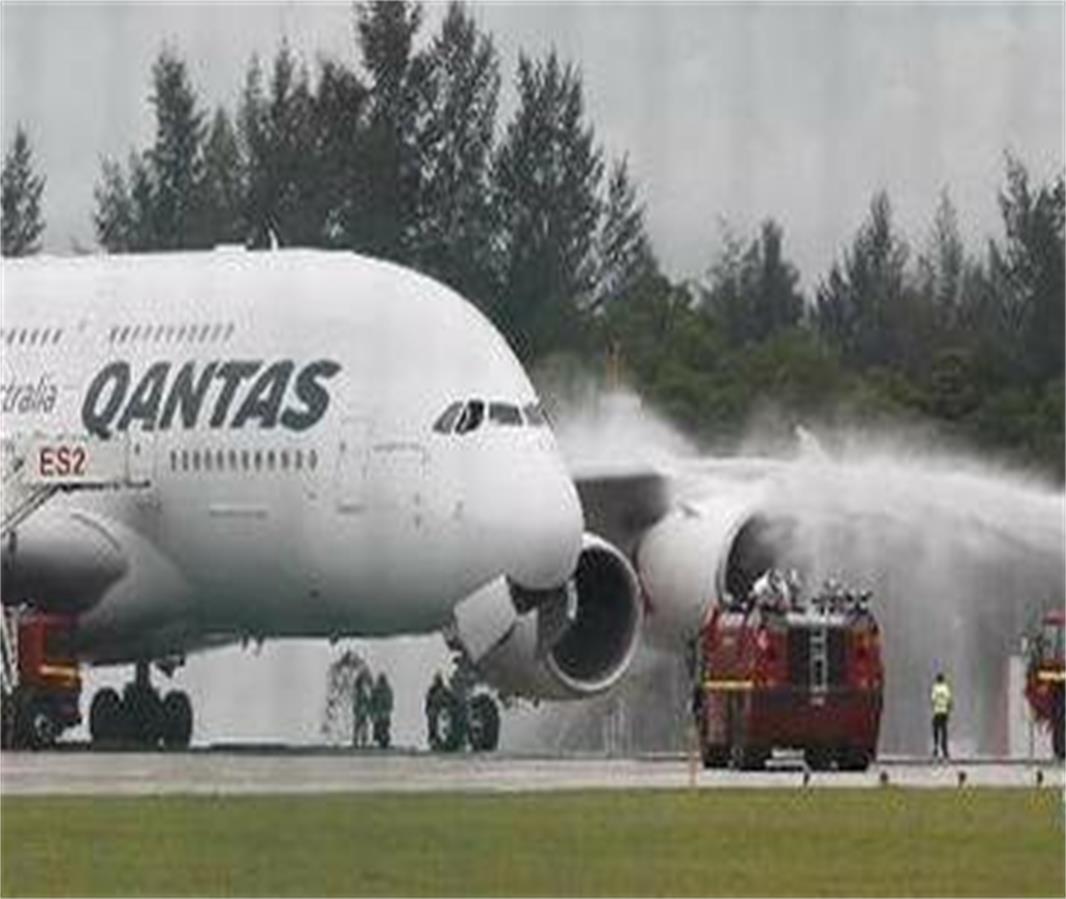  p>澳洲航空32号班机(qantas flight 32,编号vh-oqa)是澳洲航空一架由