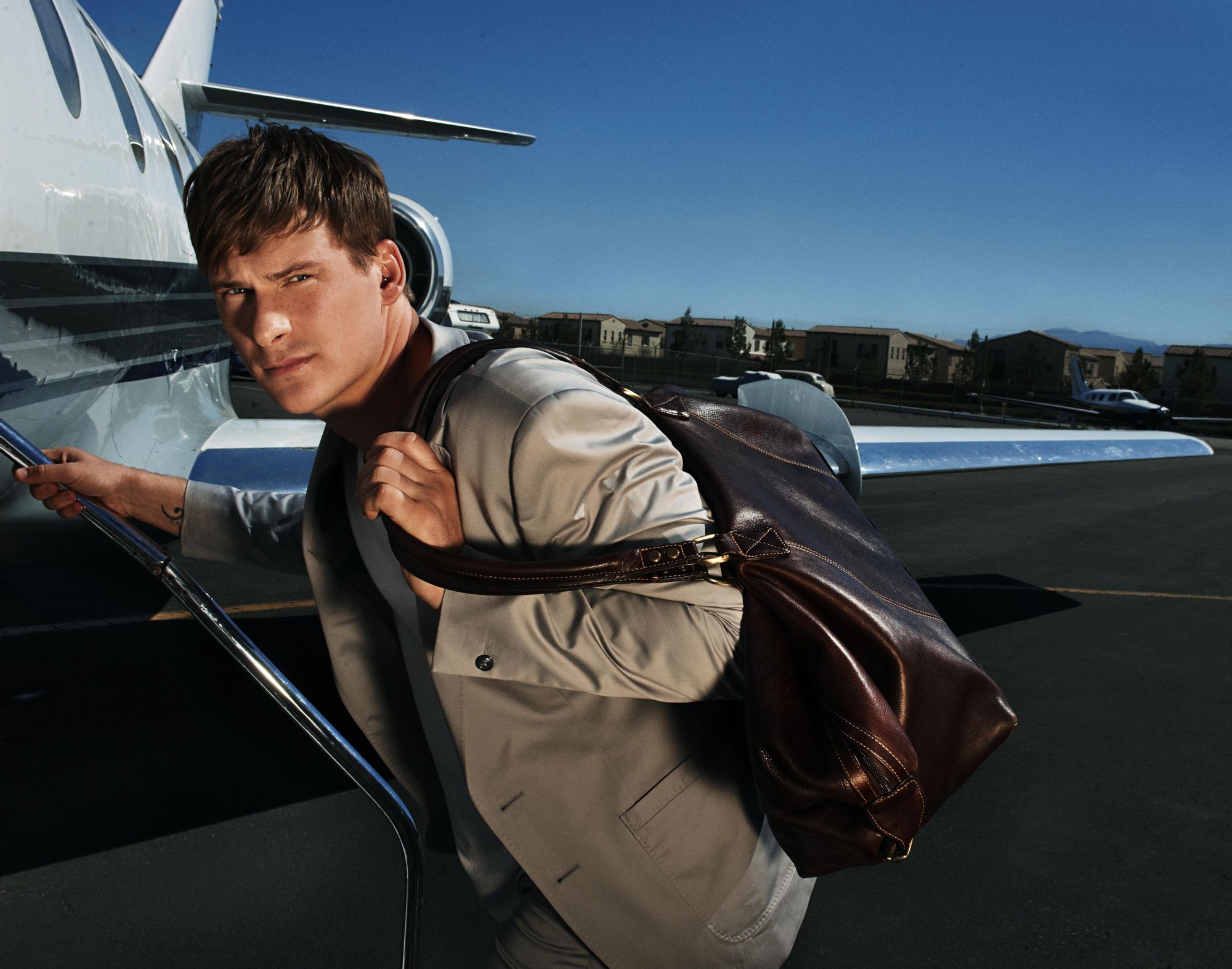 代表作品为《lee ryan》,《i am who i am》. /p>