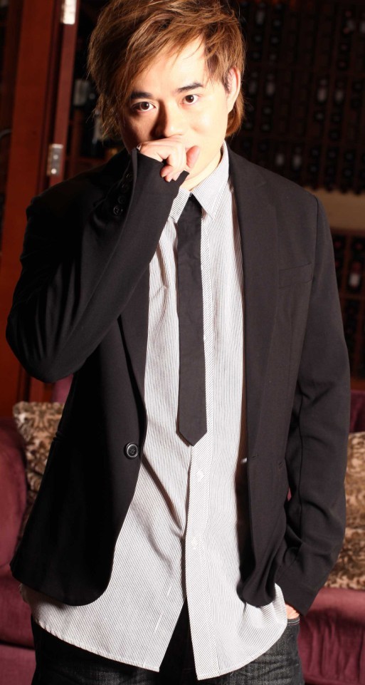 《飞一般心情》是2012年5月7日广东电台城市之声全新改版后,由dj彭伟