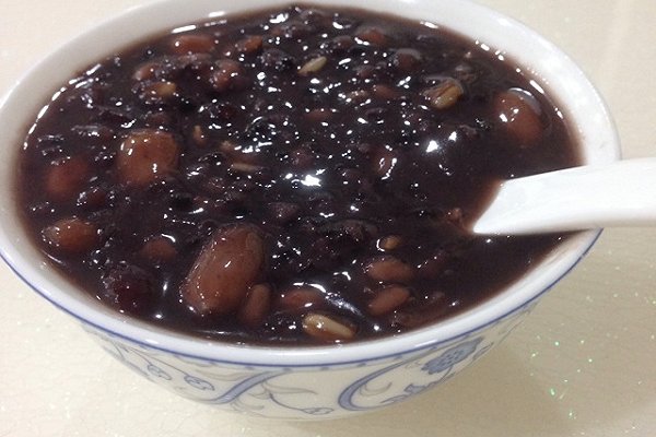  p>黑米燕麦枸杞粥是一道由 a href="#" data-lemmaid="684820">黑米 