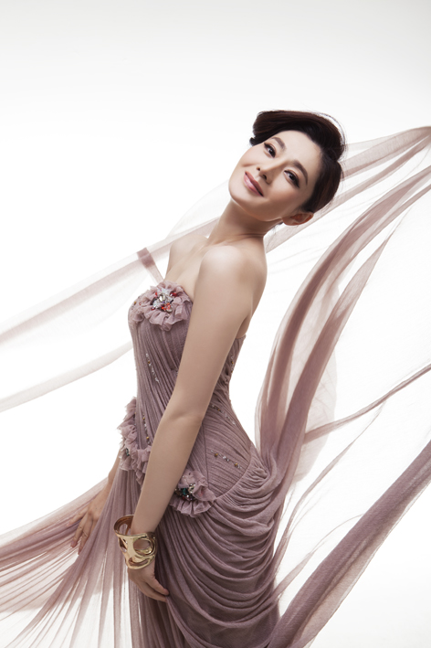 马以,出生于北京,八一电影制片厂演员,毕业于解放军艺术学院,获