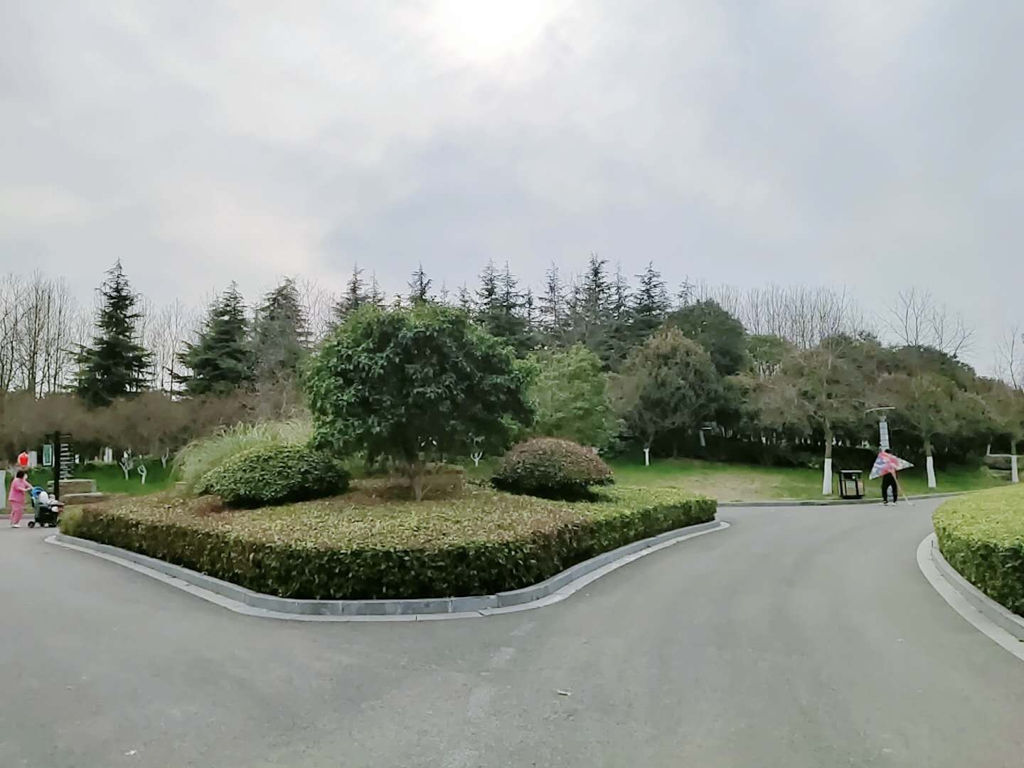  p>城东生态体育公园位于江苏省宿迁市泗洪县南部新城东侧,北临团结河