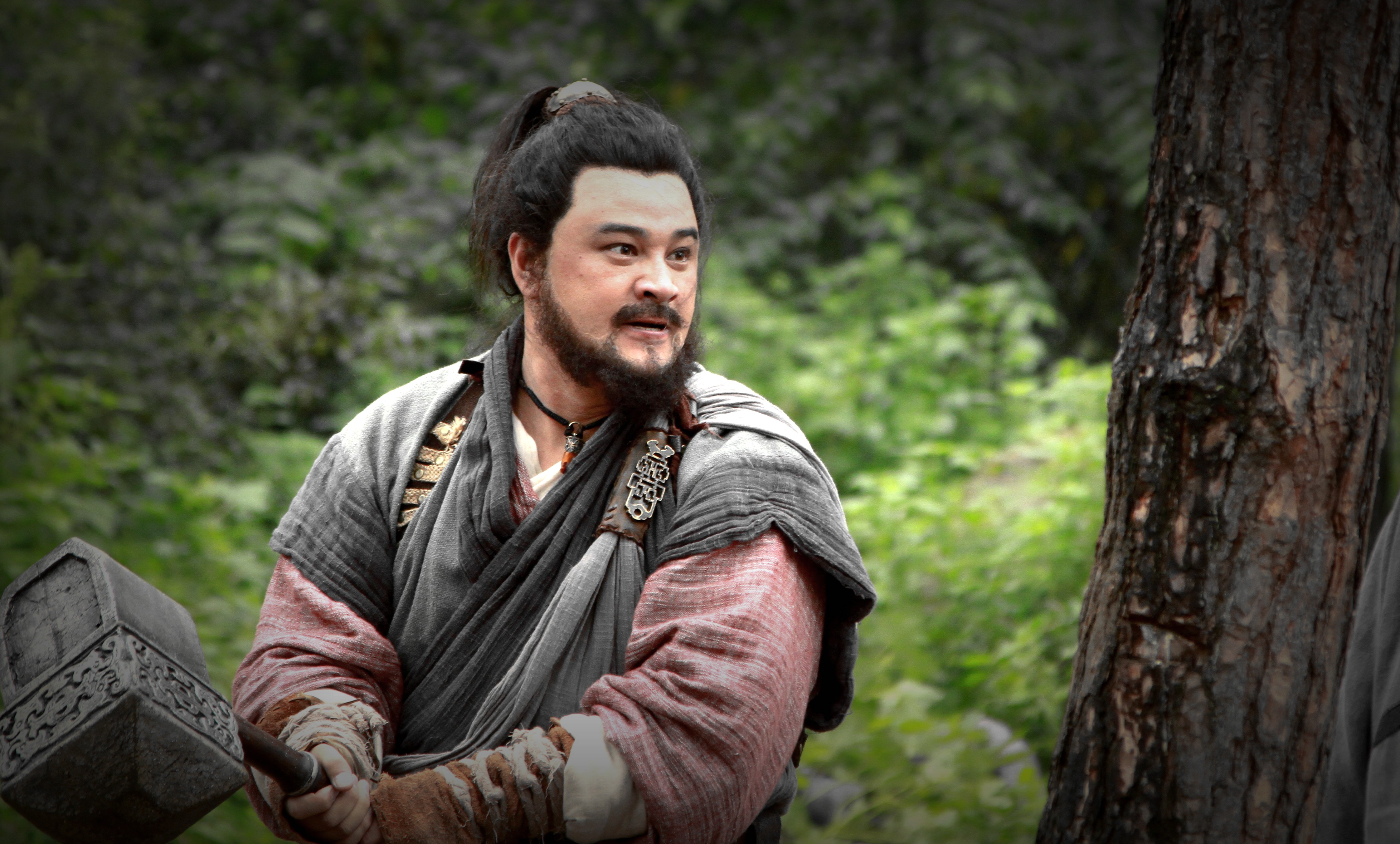 年3月15日出生于黑龙江省五常市,毕业于北京电影学院,中国内地男演员