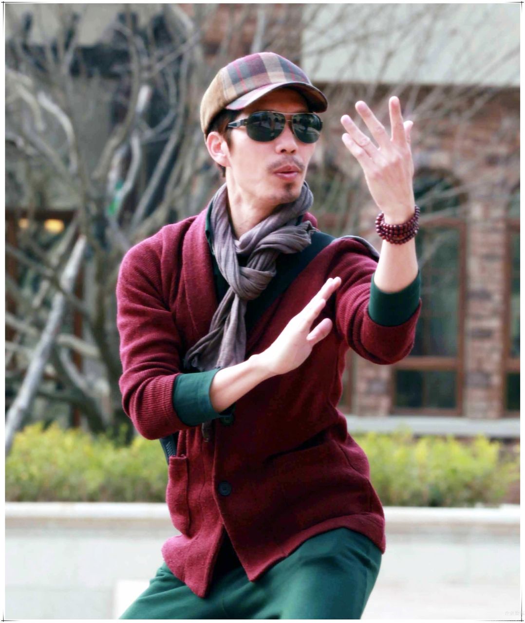  p data-id="gnxapq7qhp">陆革命,原名陆崇辉,导演.