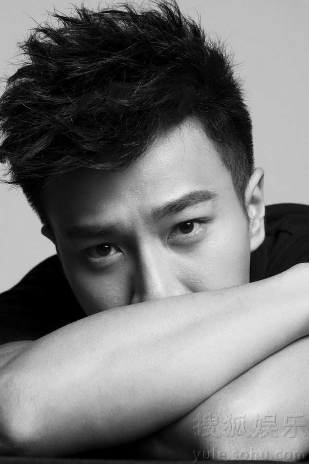  p>刘恺威,1974年10月13日生于中国香港,祖籍山东威海,中国影视男演员