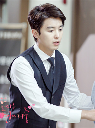  p>延宇振(         )1984年7月5日出生于韩国江原道江陵市,韩国男