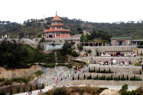  p>塔山风景区位于澄海市涂城乡,山上胜景众多,塔山古寺"山无塔以塔名