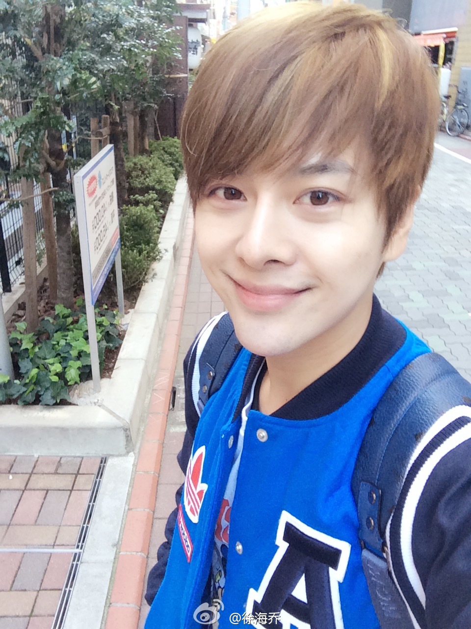 原名徐垚,1983年4月17日出生于山东省济南市,中国内地男演员,毕业于 a