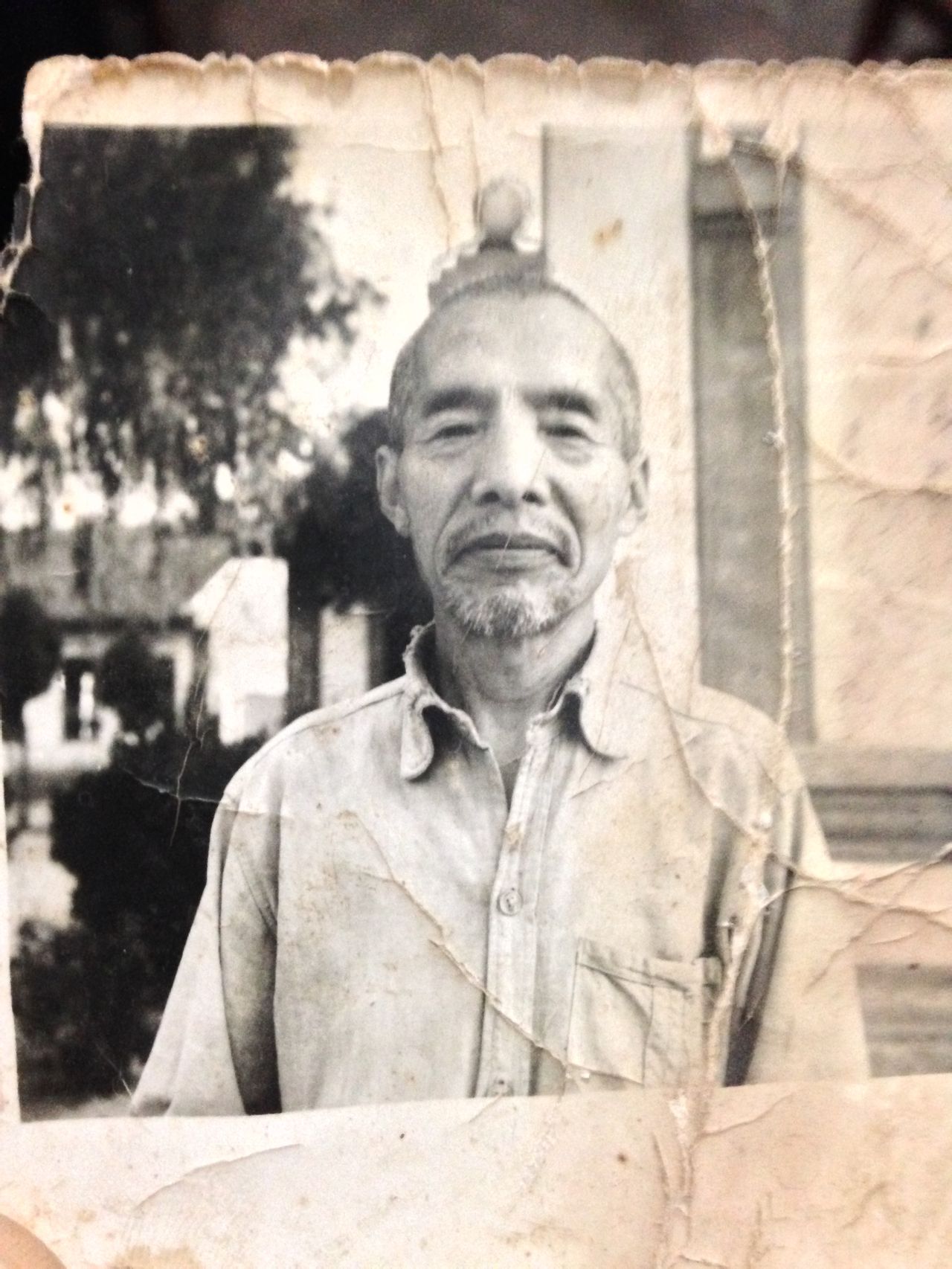 他于1961年在临潼华清中学教 生物,1964年又调动至更加偏远的临潼油槐