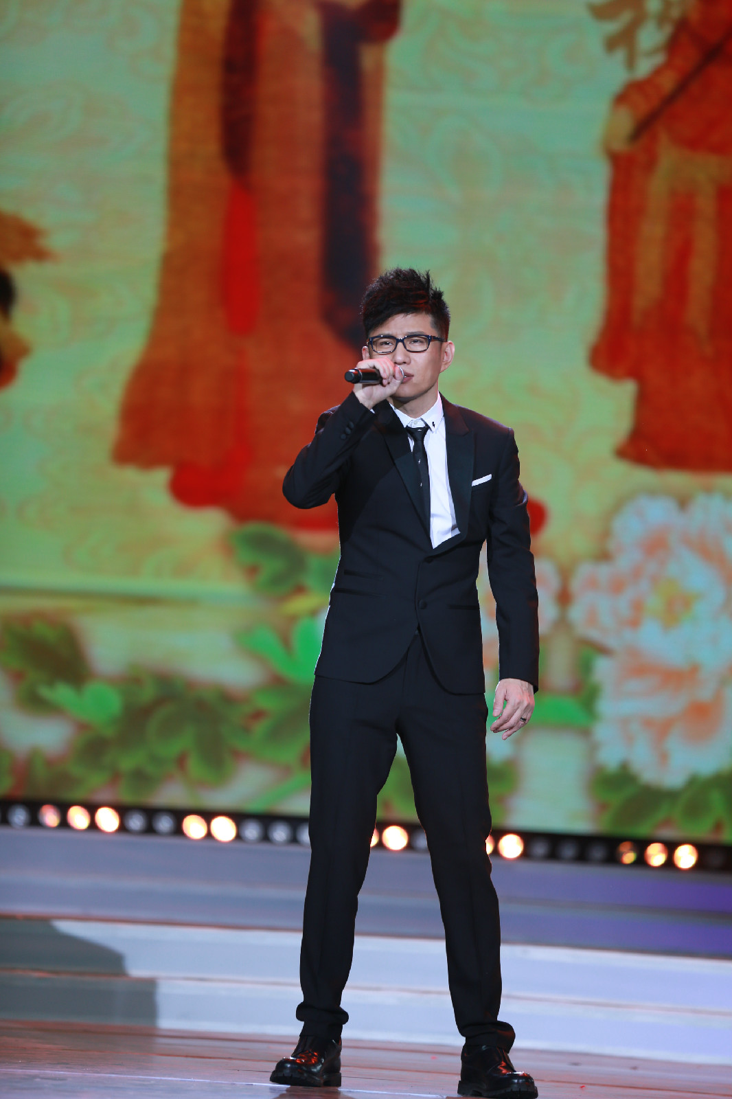  p>石头,本名王卓实,11月14日出生于中国吉林省吉林市,中国内地流行男