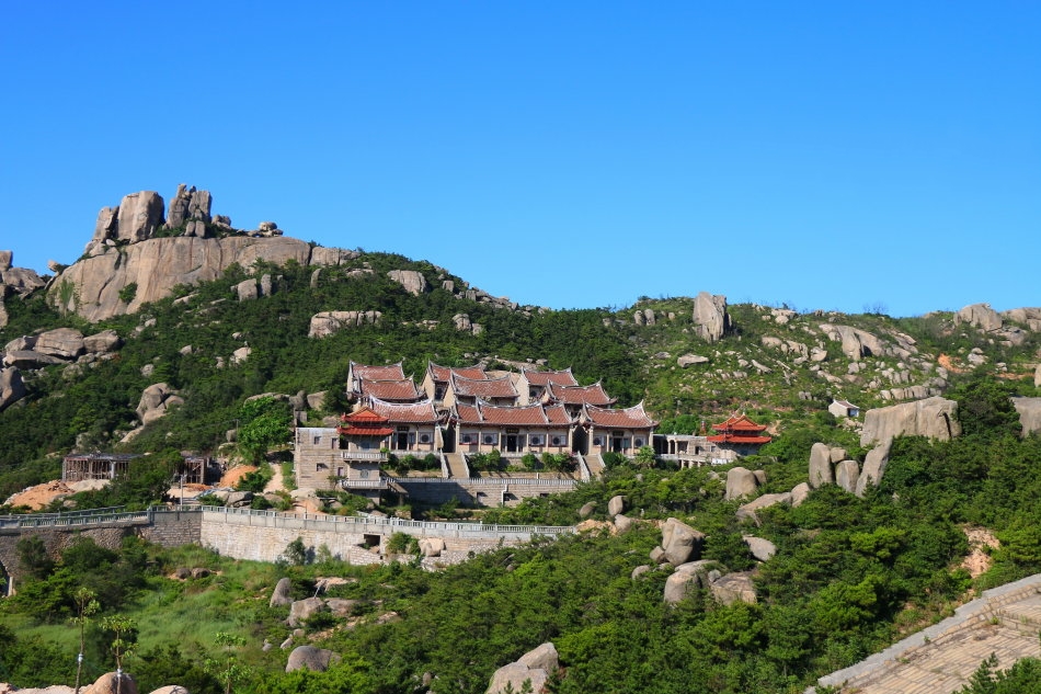  p>天花圣寺位于莆田市秀屿区埭头镇汀港村境内,雄踞于大蚶山二指峰