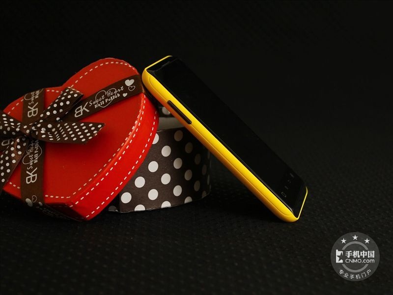  p>天语w806是一款有着艳丽的黄色后盖的精美时尚手机,因此得名为"大