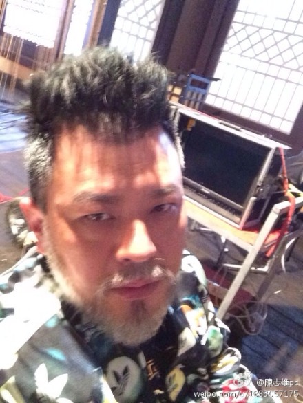  /p> p>1998年,陈志雄被香港演员韩国材发掘涉足演艺圈,由dj转做演员.