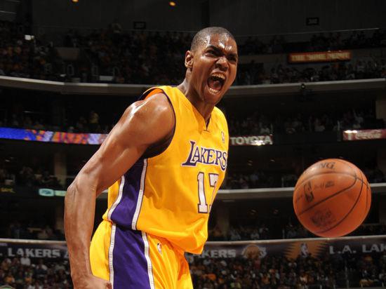  p>安德鲁·拜纳姆(andrew bynum) 1987年10月27日出生于美国 a>