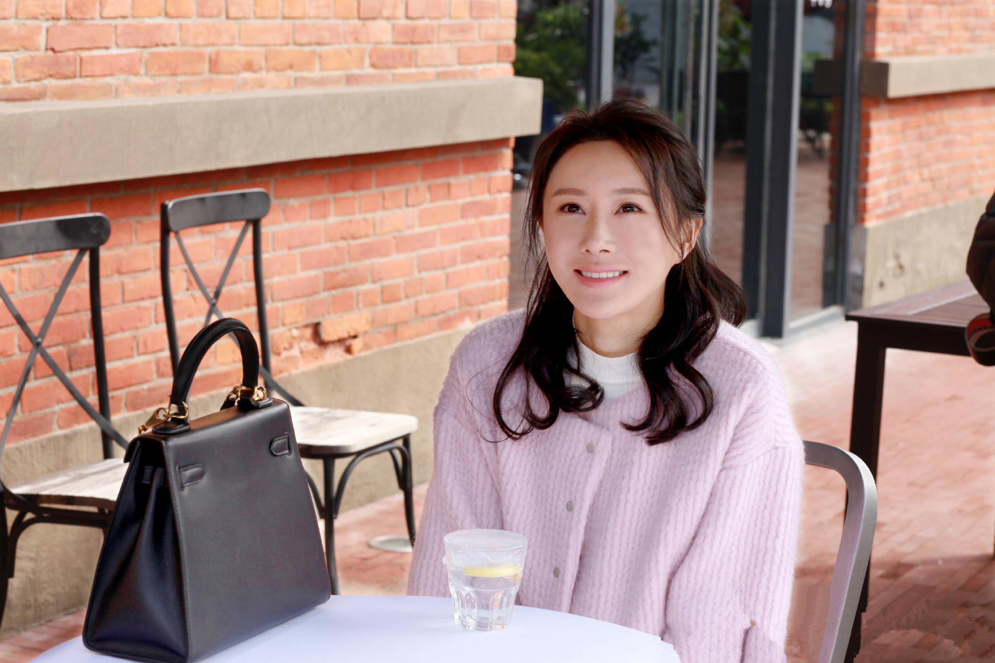  p>《因法之名》是由 a target="_blank" href="/item/沈严/62870"