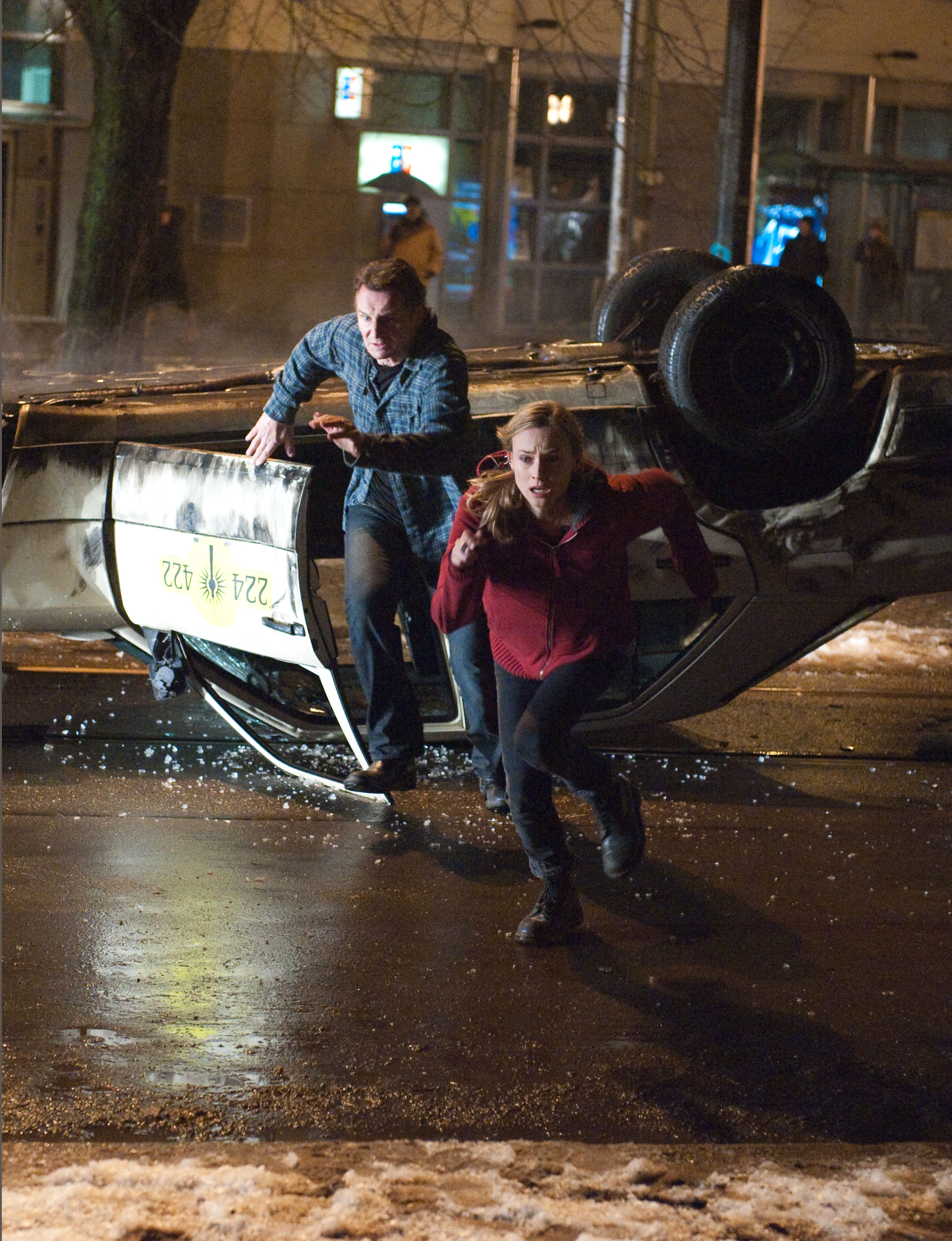  p>《不明身份》是由华纳兄弟影片公司于2011年出品的剧情悬疑片,由 a