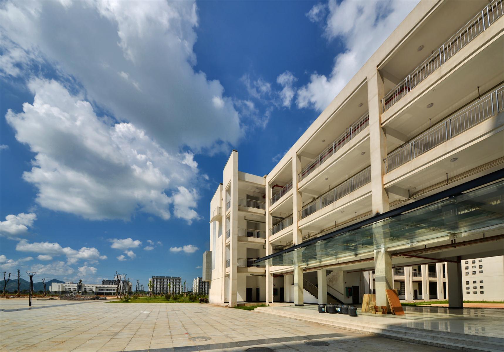 广西科技师范学院