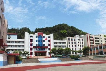  p data-id="gnapfrewl0">高县柳湖中学坐落在古代南丝绸之路五尺道之