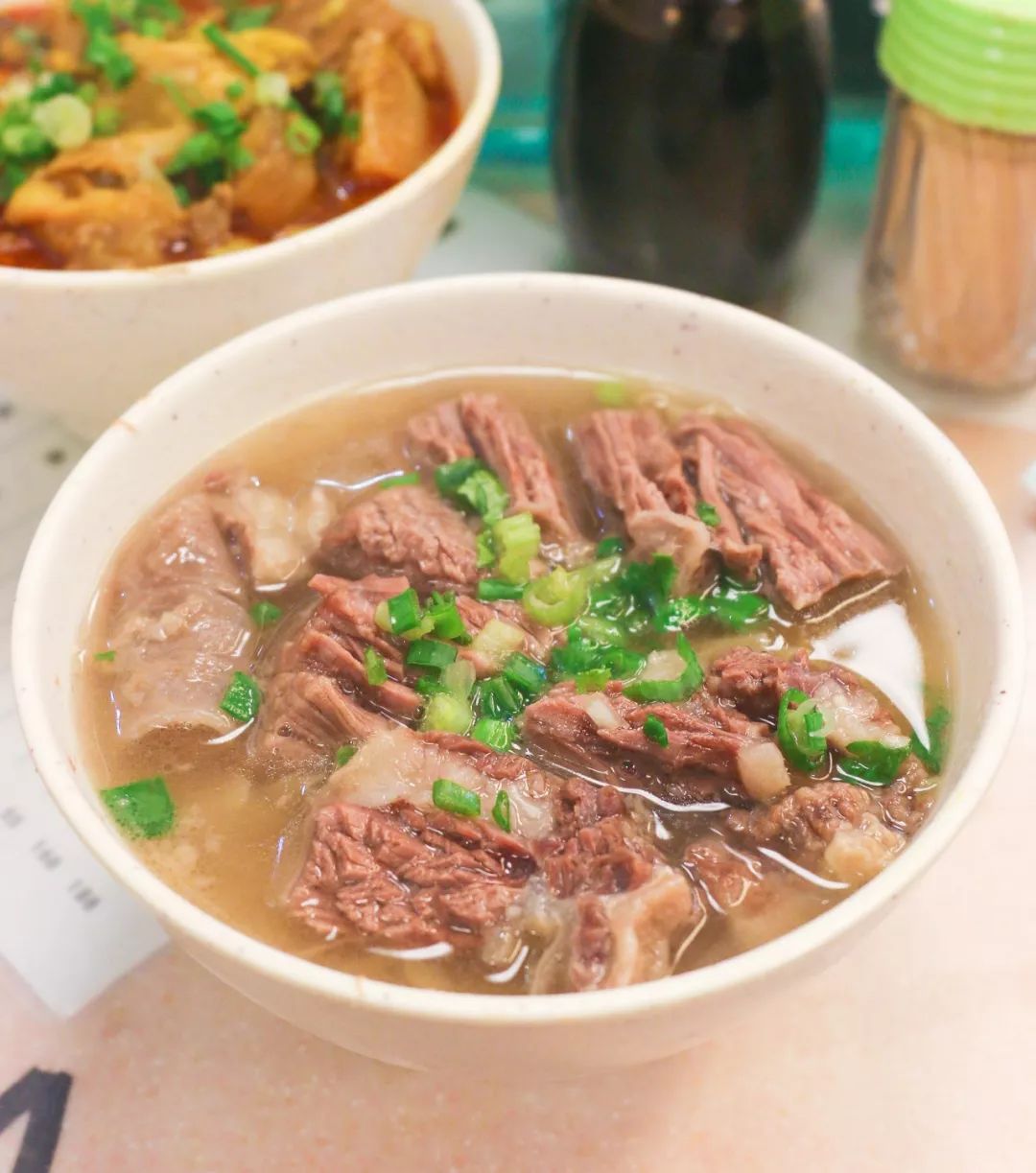  p>清汤牛腩是一道美味可口的名肴,属于 a href="#" data-lemmaid="