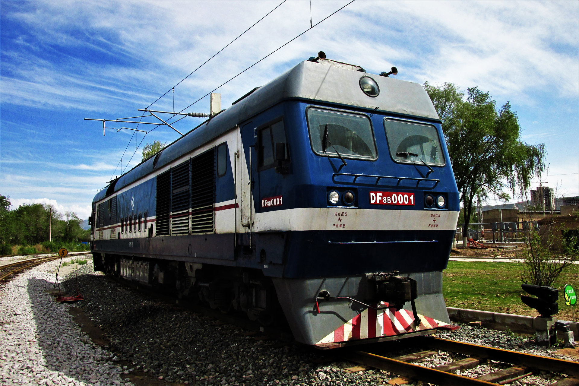  p> b>东风8b型柴油机车 /b>(df8b),是 a target="_blank" href="