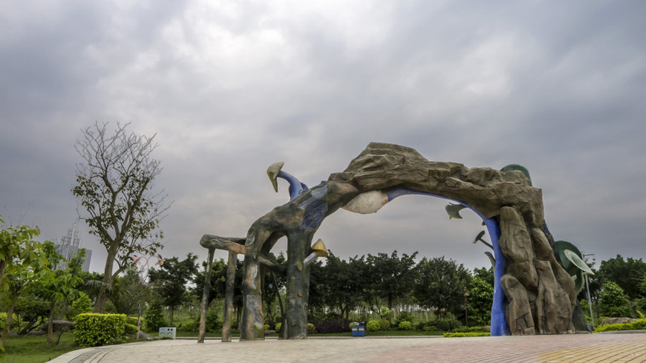  p>南宁凤岭儿童公园是重金打造广西最大的陆地和水上的综合性休闲