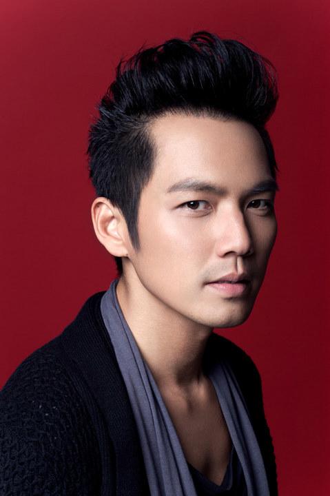  p>赵泽民是明星御用造型师,知名时尚节目主持,奢侈品客座讲师. /p>