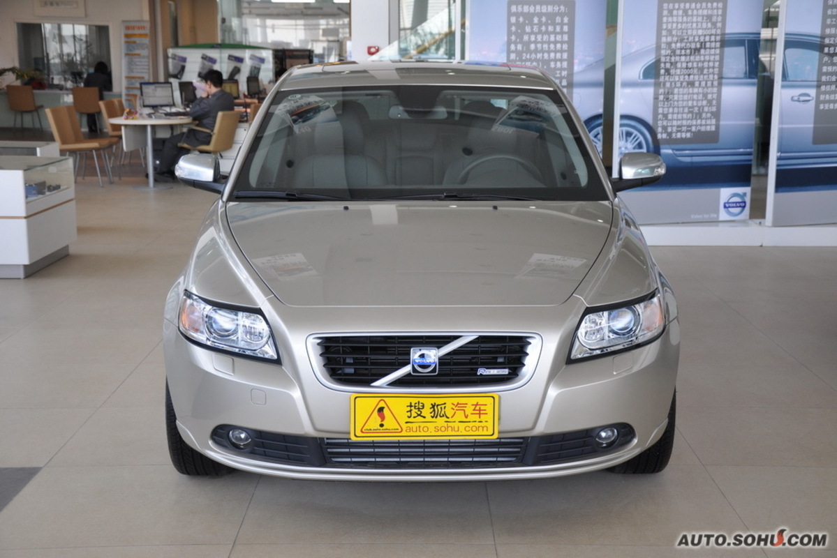  p>沃尔沃s40是第一辆具有监测驾驶者的工作强度并延迟显示次要信息以