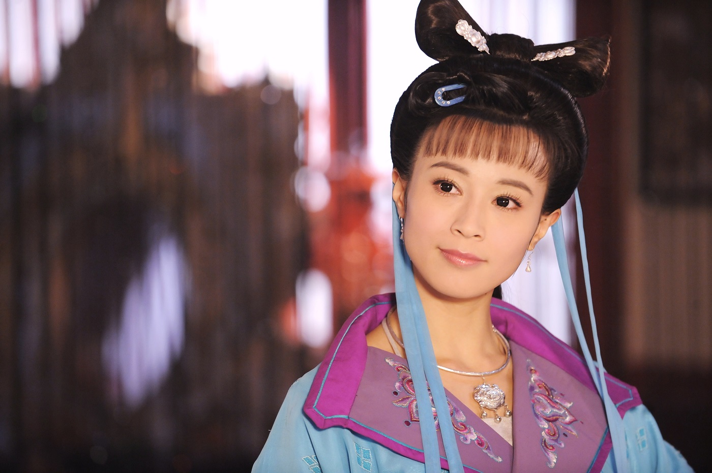 于浙江省金华市浦江县,毕业于浙江省艺术学院越剧表演班,中国女演员