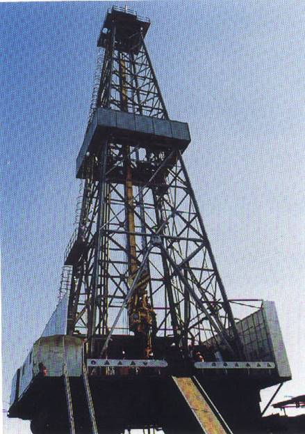  p>井架是在钻井或修井过程中,用于安放天车,悬挂游车,大钩,吊环,吊卡